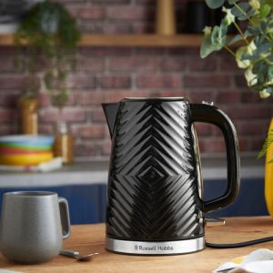 Електрическа кана RUSSELL HOBBS 26380-70, 2400 W, 1.7 л, Бързо завиране, 3D Дизайн, Чучур без подливане, Черен