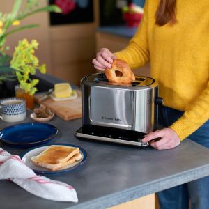 Тостер за хляб Russell Hobbs Attentiv 26210-56, 1640W, 2 филии, 6 степени, Центриране, Сензорно управление, LED, Запаметяване, Високо повдигане, Без BPA и PFAS, Инокс/черен