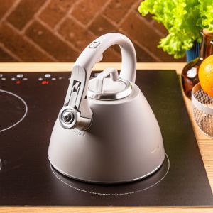 Свирещ чайник Klausberg KB 7953, 2.5 л, Неръждаема стомана, Топлоизолирана дръжка, Индукция, Бежов