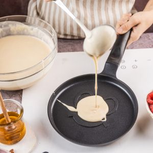 Тиган за палачинки Klausberg KB 7971, 18 см, Релефно дъно с усмивка, Незалепващо покритие, Без PFOA, Индукция, Черен