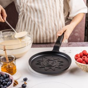 Тиган за палачинки Klausberg KB 7972, 18 см, Релефно дъно със слънце, Незалепващо покритие, Без PFOA, Индукция, Черен