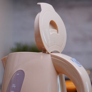 Електрическа кана Oliver Voltz OV51230B, 2200W, 1.7 л, Светлинен индикатор, Безжична, Кремав