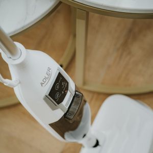 Моп за чистене с пара Adler AD 7052, 1300 W, 3 настройки, 0.550 л, 2 въртящи се глави, 2 режима на работа, Бързо загряване, Бял