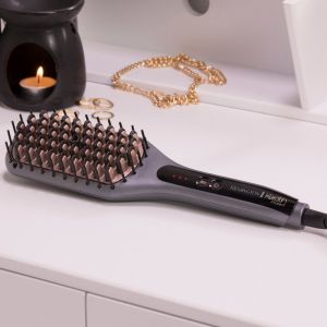 Електрическа четка за изправяне на коса 2в1 Remington CB7480, 230°C, Обогатена с кератин и мадемово масло, Антистатична керамика, Сребрист