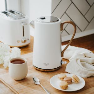 Електрическа кана Adler AD 1352, 2200W, 1.7 л, STRIX, Въртяща се основа, Автоматично изключване, Бял
