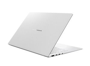 Лаптоп Asus Zenbook S UX5406AA-SU300XNA, Intel Ultra 9 386H 2.1 GHz (18MB Cache, up to 4.9 GHz,,14.0 OLED WQXGA+(WQ+) 2880*1800 500nits(HDR 1100nits) Glare , 120Hz, Glare , 32GB LPDDR5X on BD,1TB SSD, Backlit Kbd, Windows 11 Pro,Scandinavian White