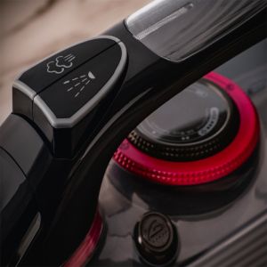Ютия Voltz V51050D, 2600W, Сухо гладене, Керамично покритие, Самопочистване, Черен