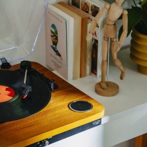 Грамофон с вградени говорители Adler AD 1914, Полуавтоматичен, 7"/10"/12", 45 RPM адаптер, RCA, Bluetooth 5.4, USB Запис, Дърво/Черен