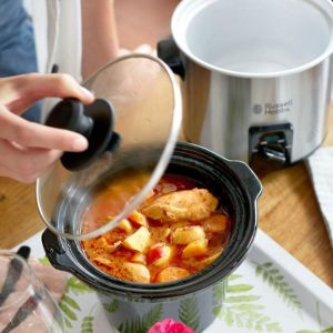 Уред за бавно готвене Slow Cooker Russell Hobbs Compact Home 25570-56, 145W, 2 л, 3 темп. настройки, Керамичен съд, Без BPA и PFAS, Черен/инокс