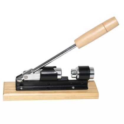 Орехотрошачка KINGHOFF KH 1660, Стоманена конструкция, Дървена дръжка, Черен