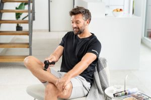 Масажор Beurer MG 79 SENSITIVE Deep tissue massager- 3 intensity levels, 3 massage attachments, Lithium-ion battery life up to 3h, LED lights, storage bag