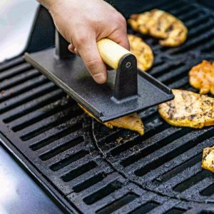 Чугунена преса за месо KINGHOFF KH 1758, 21x10.8 cm, Дървена дръжка, Черен